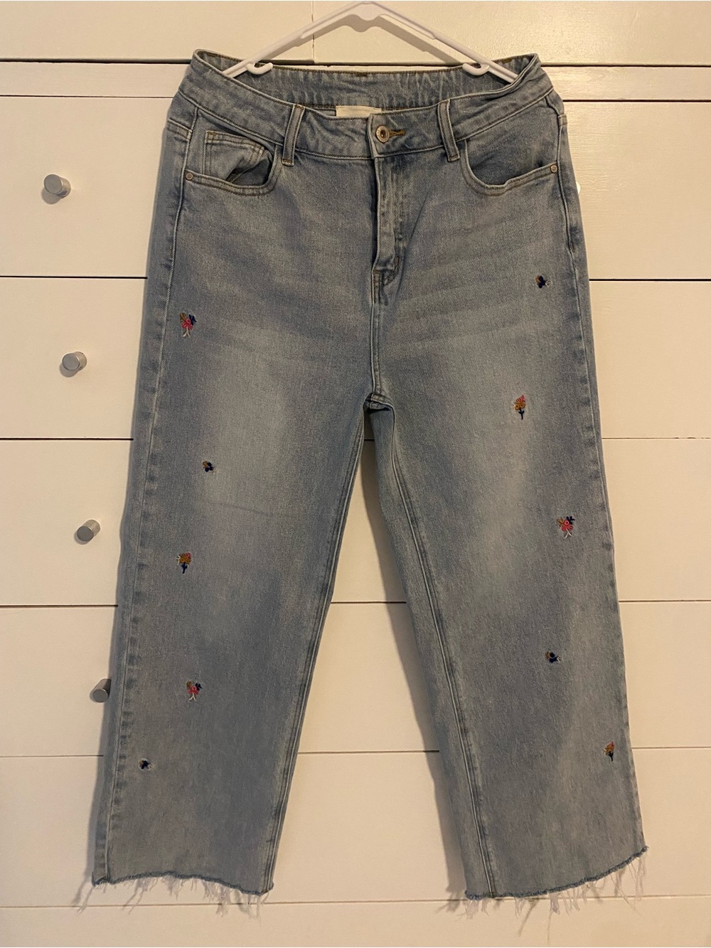 Light Wash Flora Embroidered Straight-Leg Jeans Sz 29
